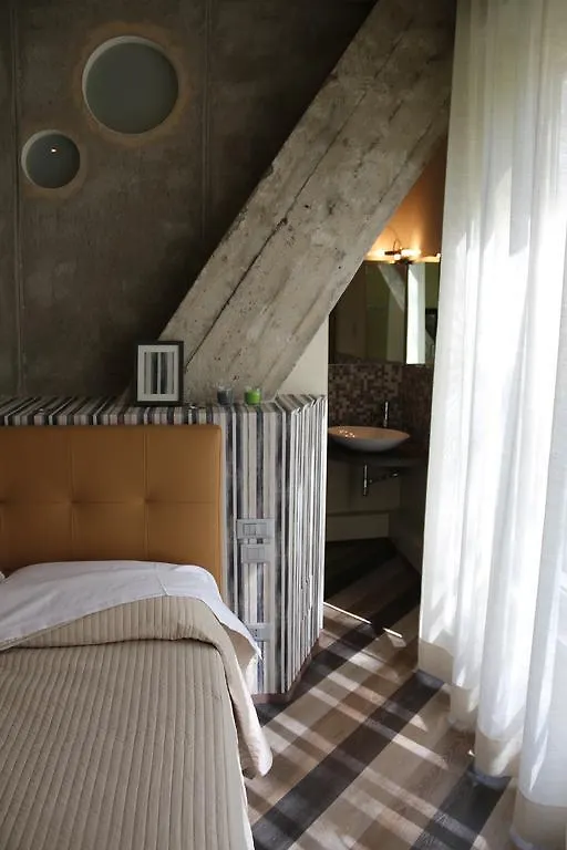 Serendipity Rooms Milan 2*,